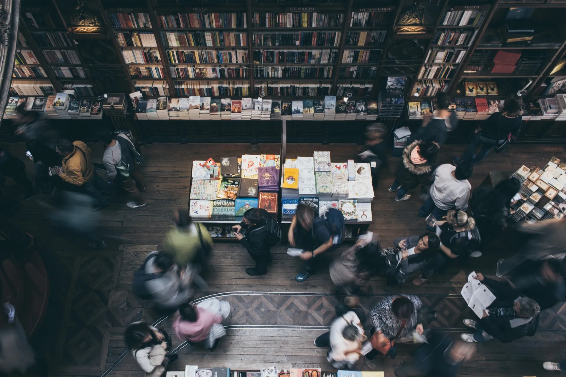 Книги, книжный магазин, бестселлеры, люди, покупатели